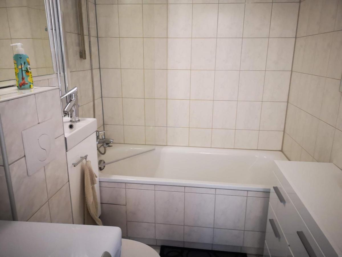 Ferienwohnung Fuer 1-3 Personen In Berlin, Naehe U Friedrichsfelde Eksteriør bilde